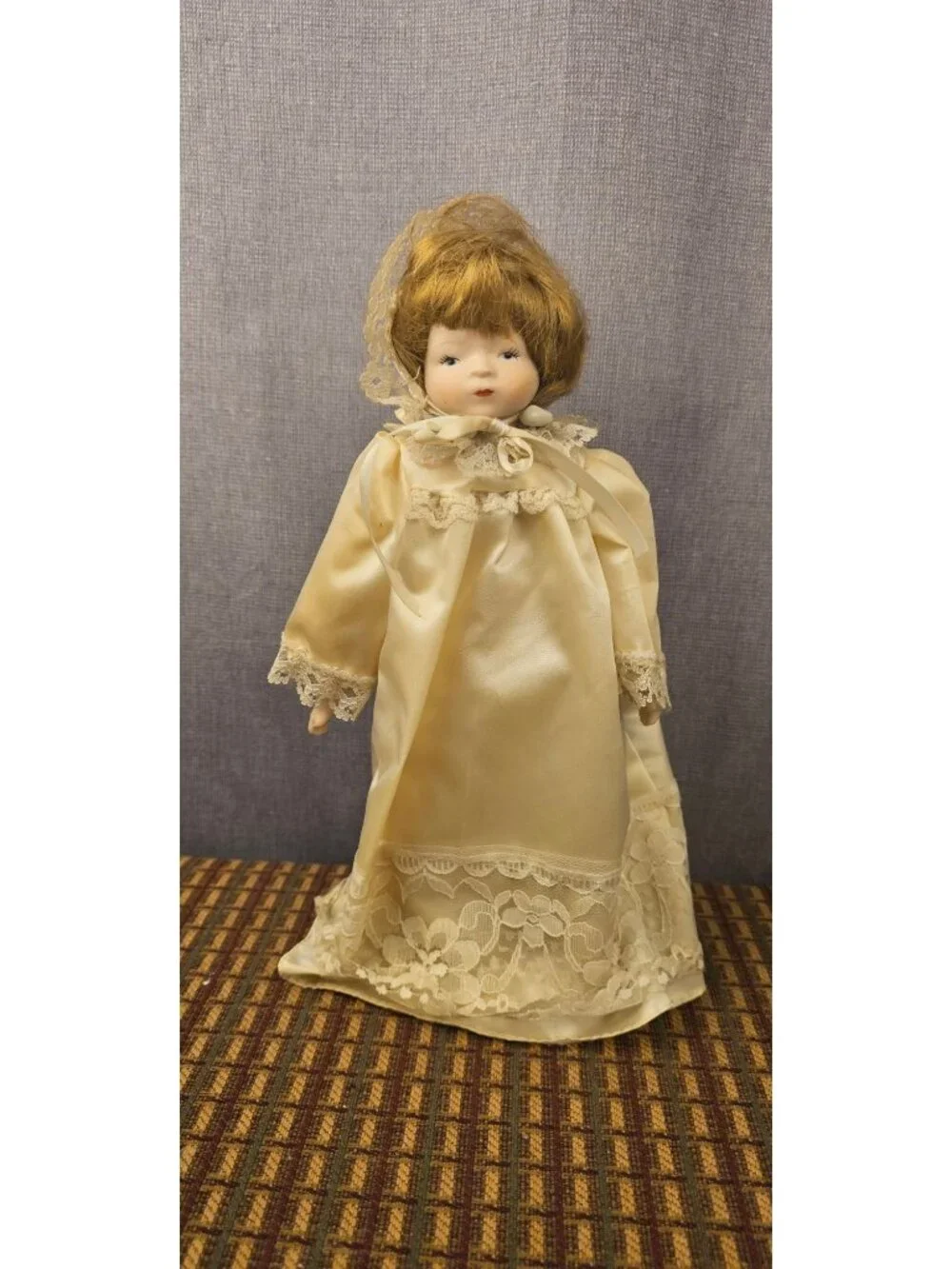 Avon Porcelain Doll In Lace Dress With Bonnet Vintage Collectible 12 Inches Blon